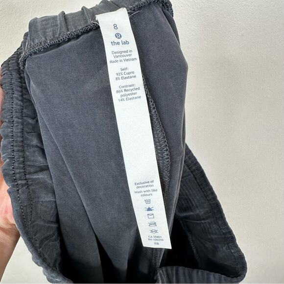 Lululemon The Lab Shorts Womens 8 Dark Gray 4" Inseam Pockets Athleisure - Picture 4 of 6